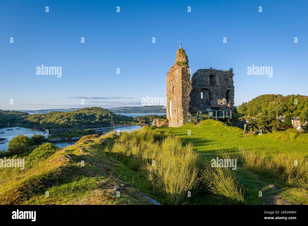 Royal Castle of Tarbert. Sunset in Tarbert, Scotland Stock Photo Alamy