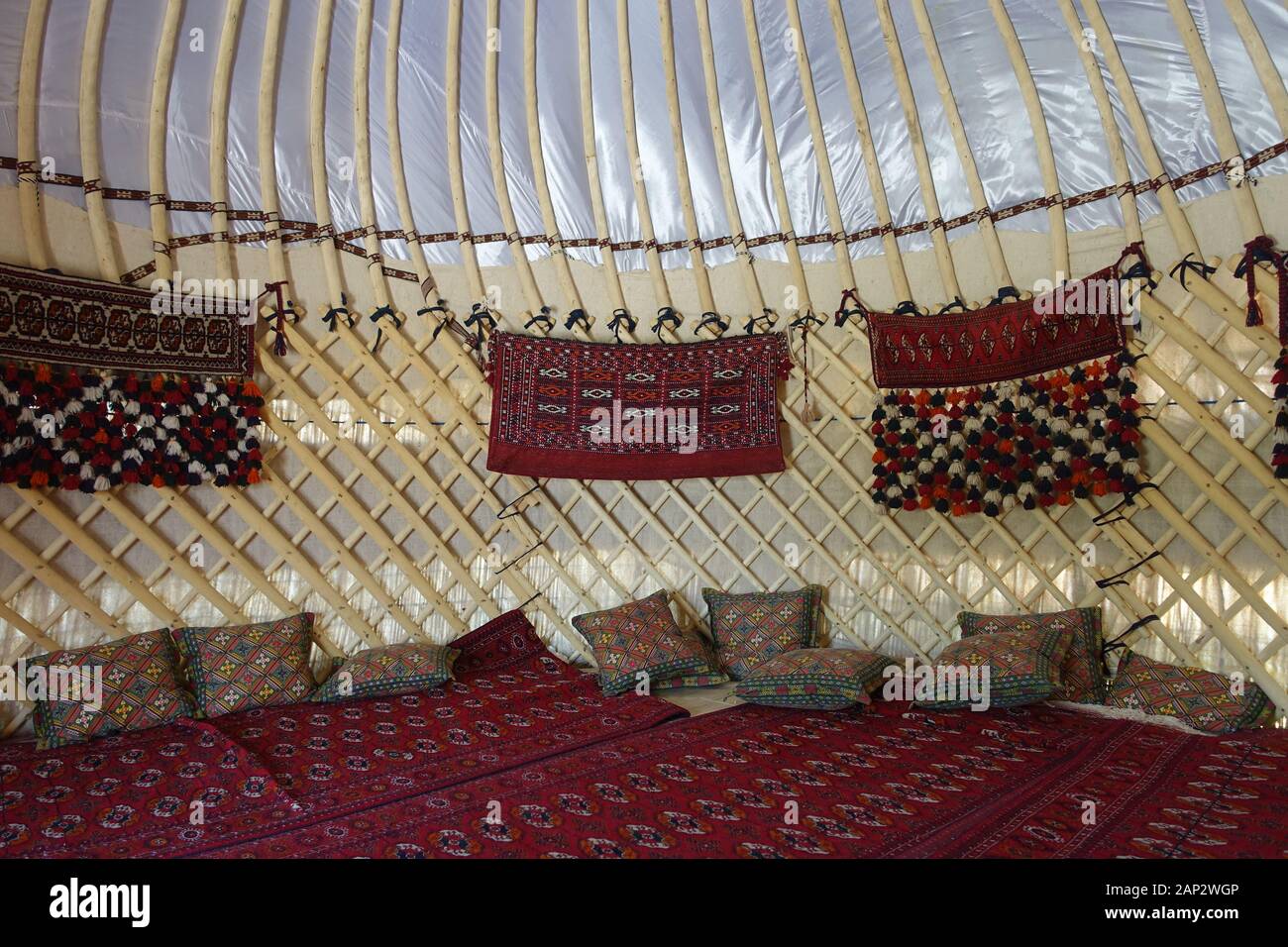 Die Jurte (türkisch Yurt „Heim“) ist das traditionelle Zelt der Nomaden in Zentralasien, besonders verbreitet in der Mongolei, Kirgisistan und in Kasa Stock Photo