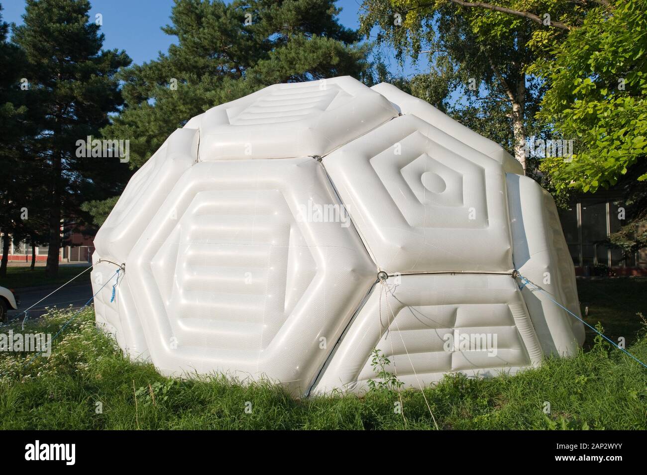Aufblasbares Zelt - Inflatable Tent Stock Photo - Alamy