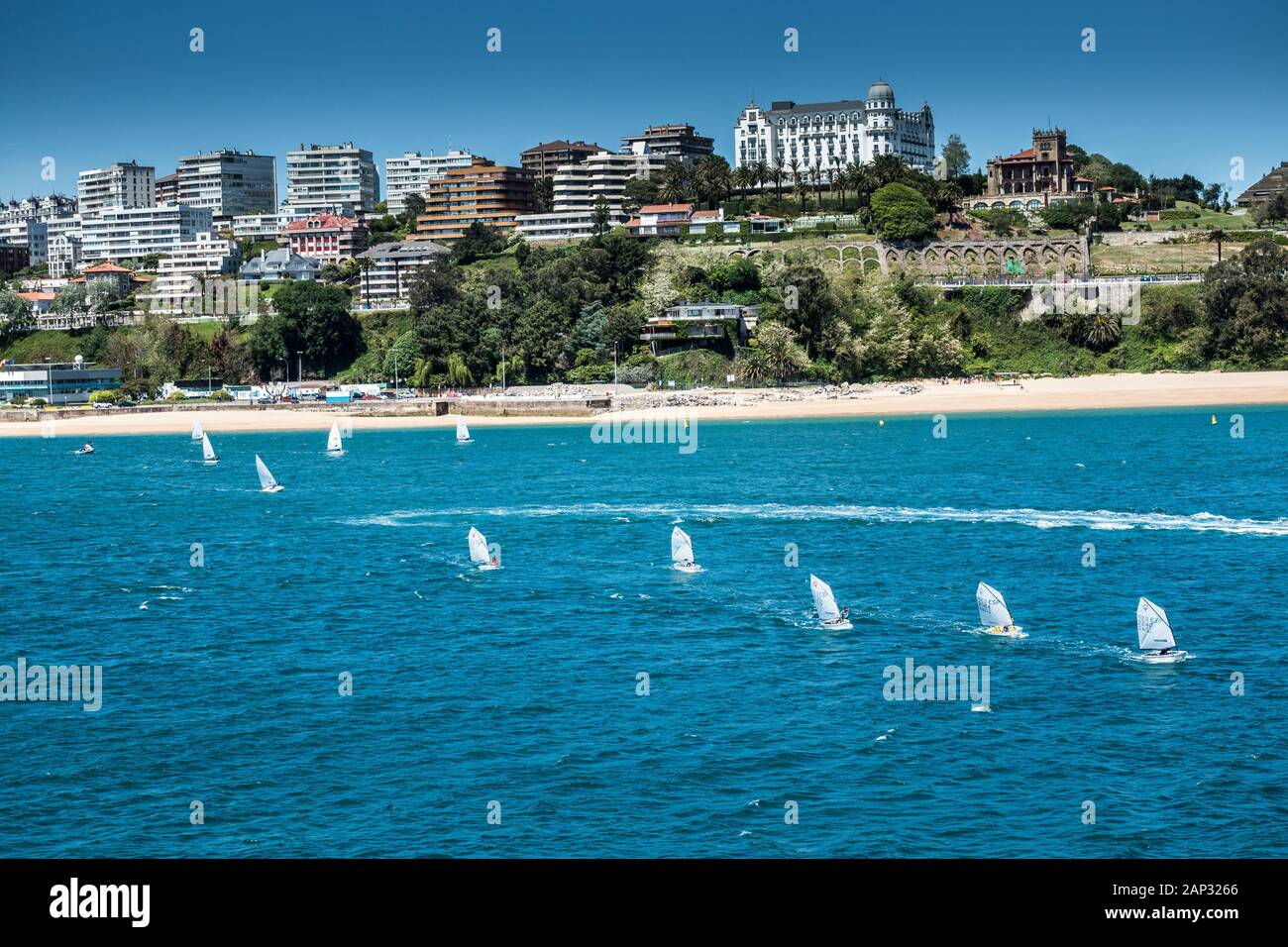 Lasers and dinghies hires stock photography and images Alamy