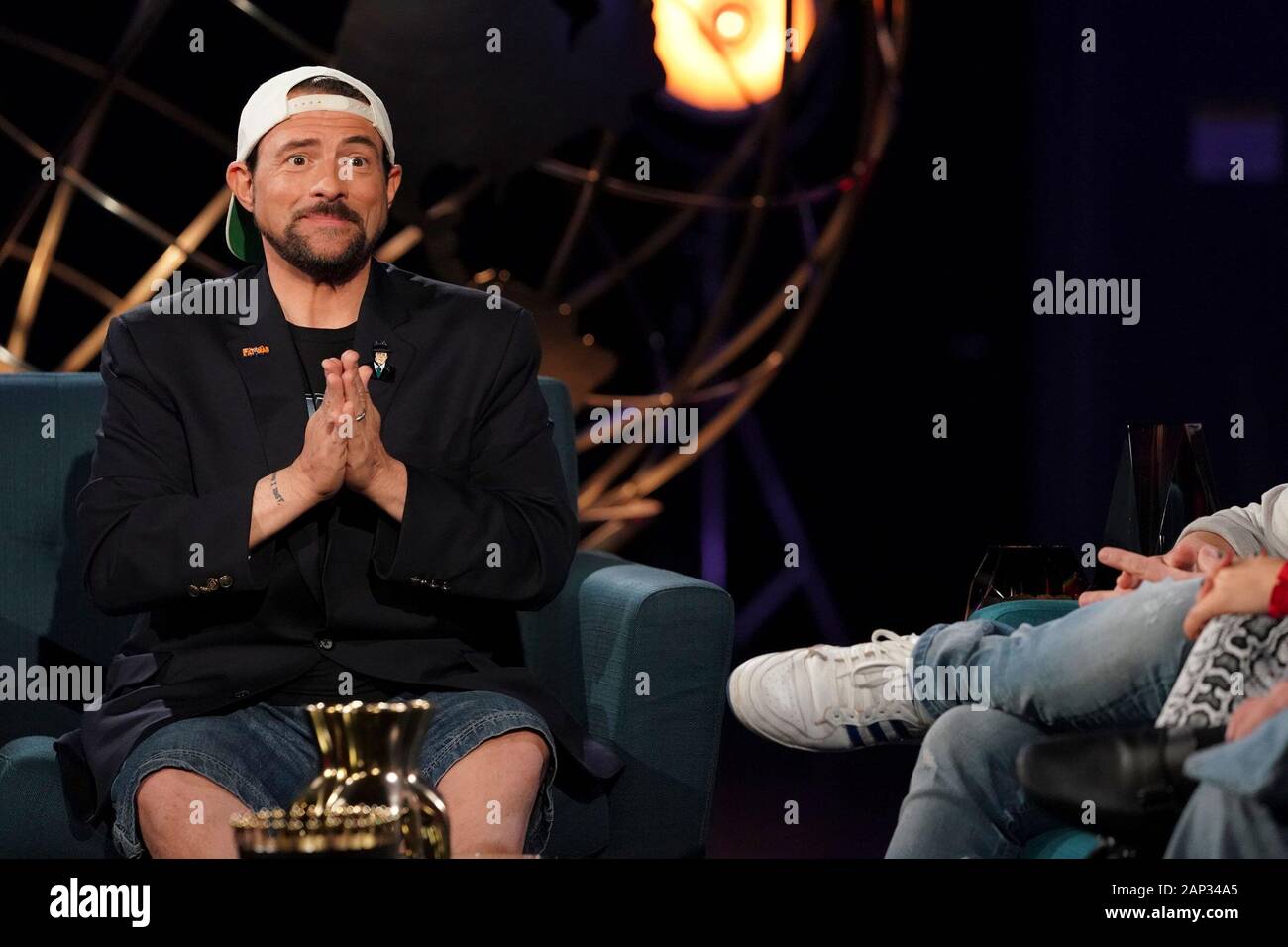 CRISIS AFTERMATH, (aka CRISIS ON INFINITE AFTERMATH), host Kevin Smith