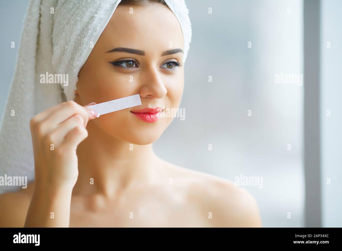 Hair Removal Wax. Young woman reciving facial epilation Stock Photo Alamy