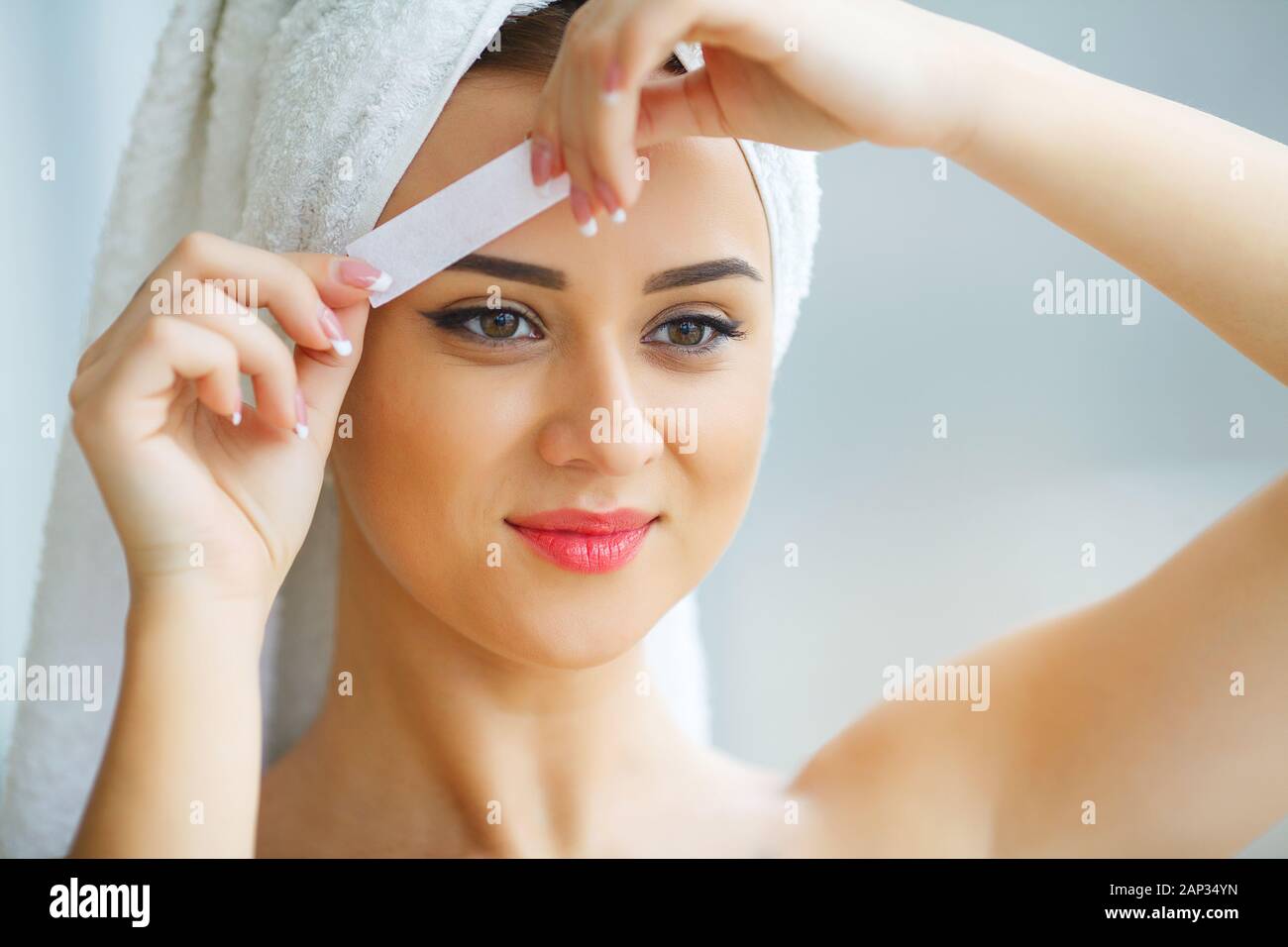 Hair Removal Wax. Young woman reciving facial epilation Stock Photo Alamy