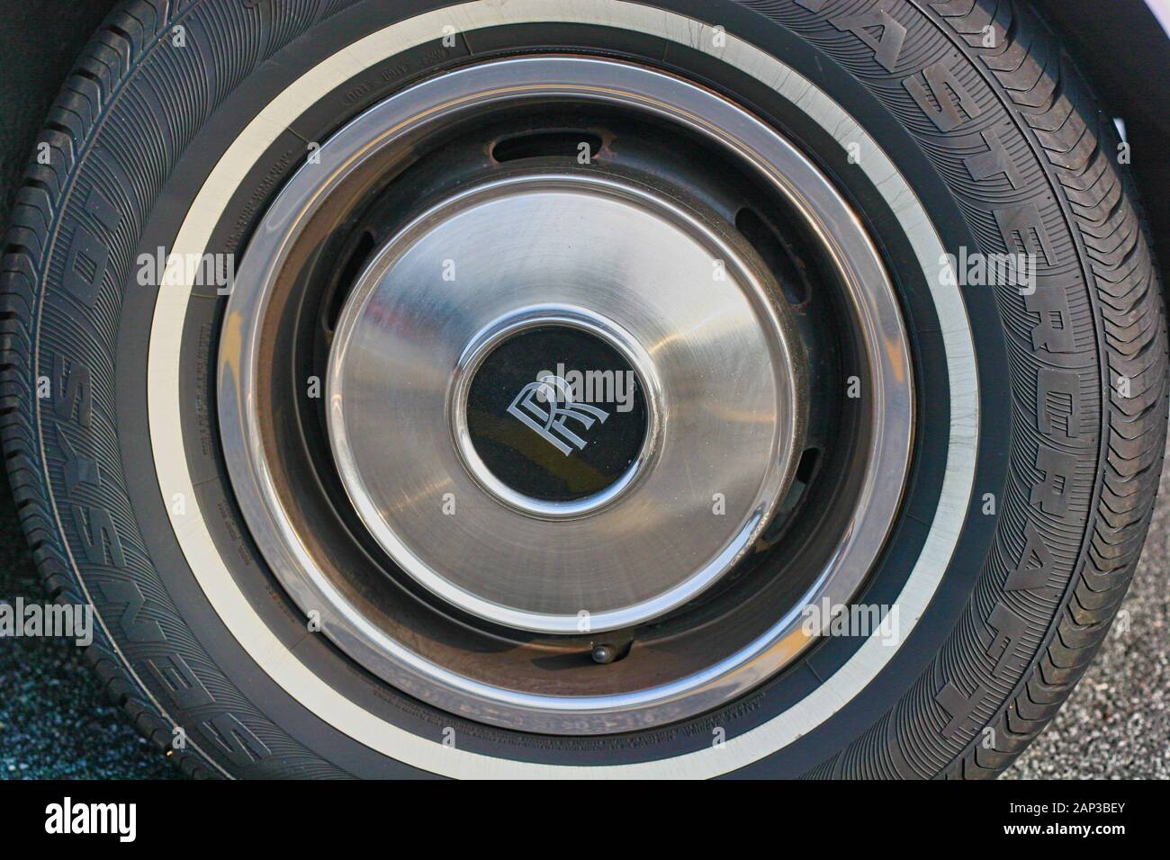Rolls royce hubcaps deals