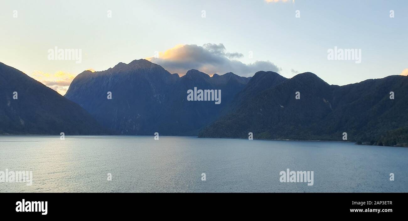 the-majestic-mountains-and-dramatic-waterfalls-of-milford-sound-and