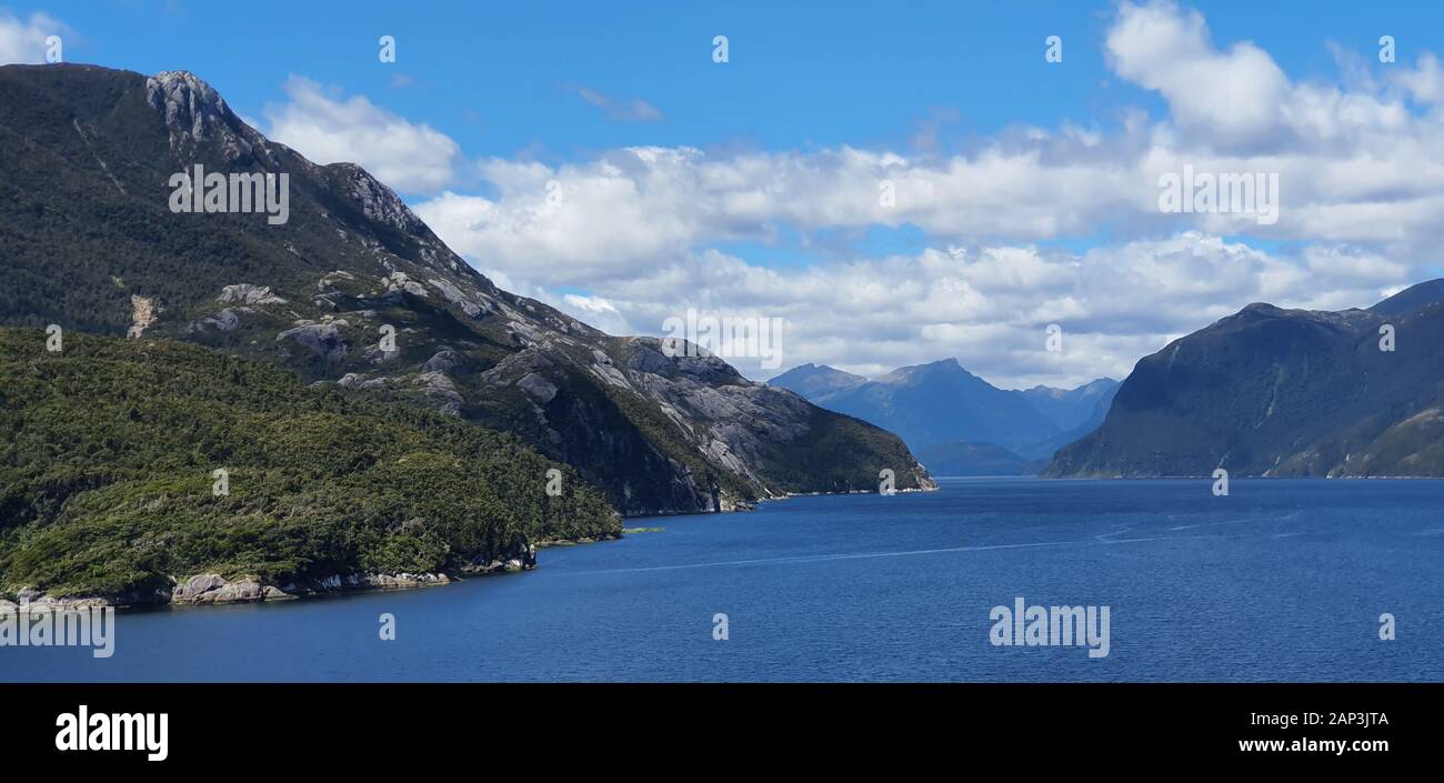 the-majestic-mountains-and-dramatic-waterfalls-of-milford-sound-and