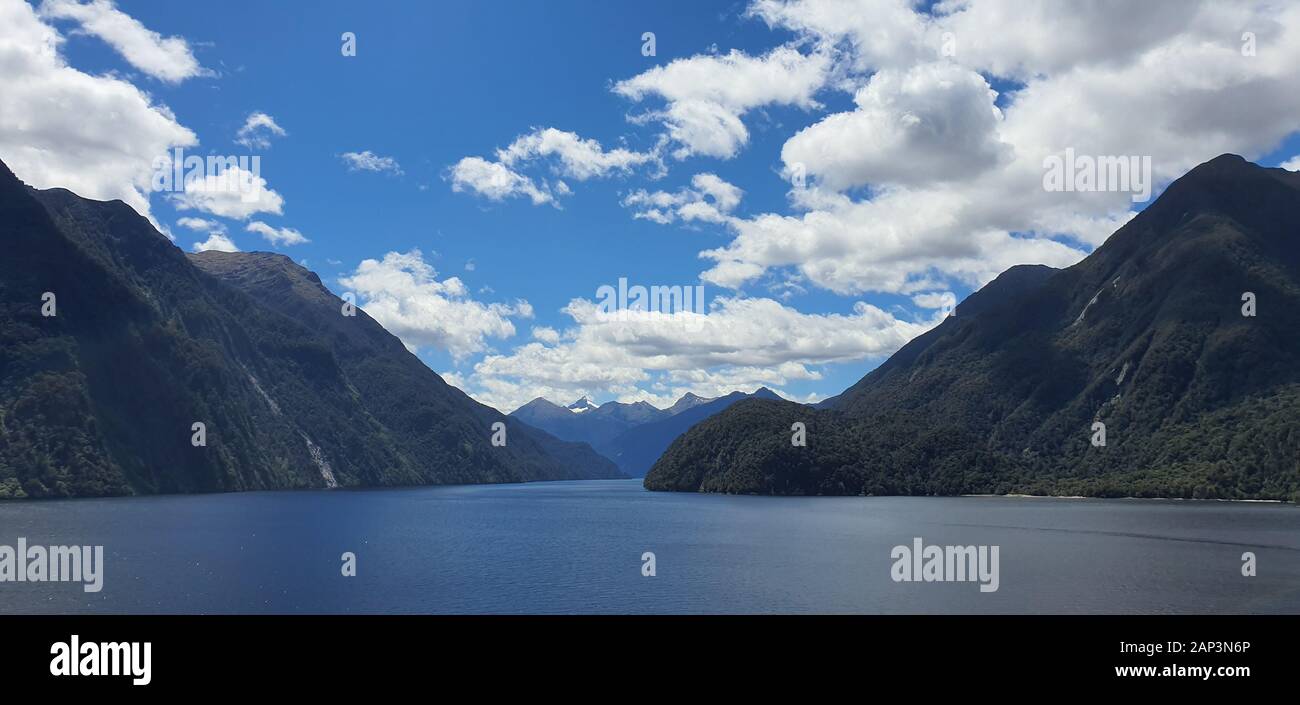 the-majestic-mountains-and-dramatic-waterfalls-of-milford-sound-and