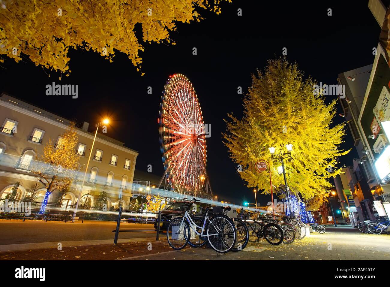 Osaka, Japan - December 16, 2019 : The famous travel destinations in Osaka Tempozan Ferris Wheel, Osaka city, Japan. This wheel is 112.5 metres height Stock Photo