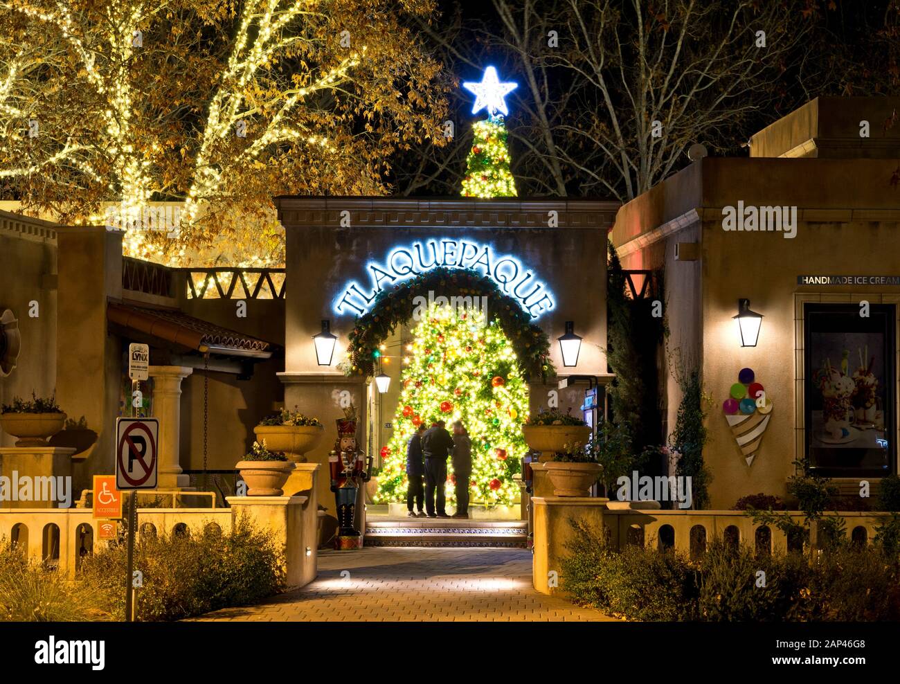 Sedona arizona tlaquepaque village christmas hires stock photography