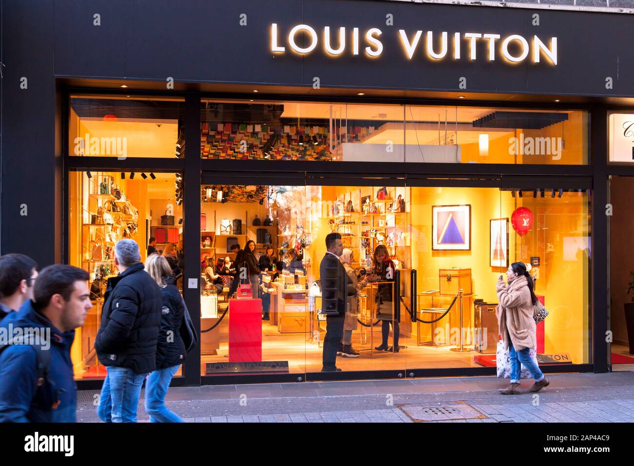 the Louis Vuitton Store on the shopping street Hohe Strasse, Cologne,  Germany. der Louis Vuitton Store in der Einkaufsstrasse Hohe Strasse, Koeln,  De Stock Photo - Alamy