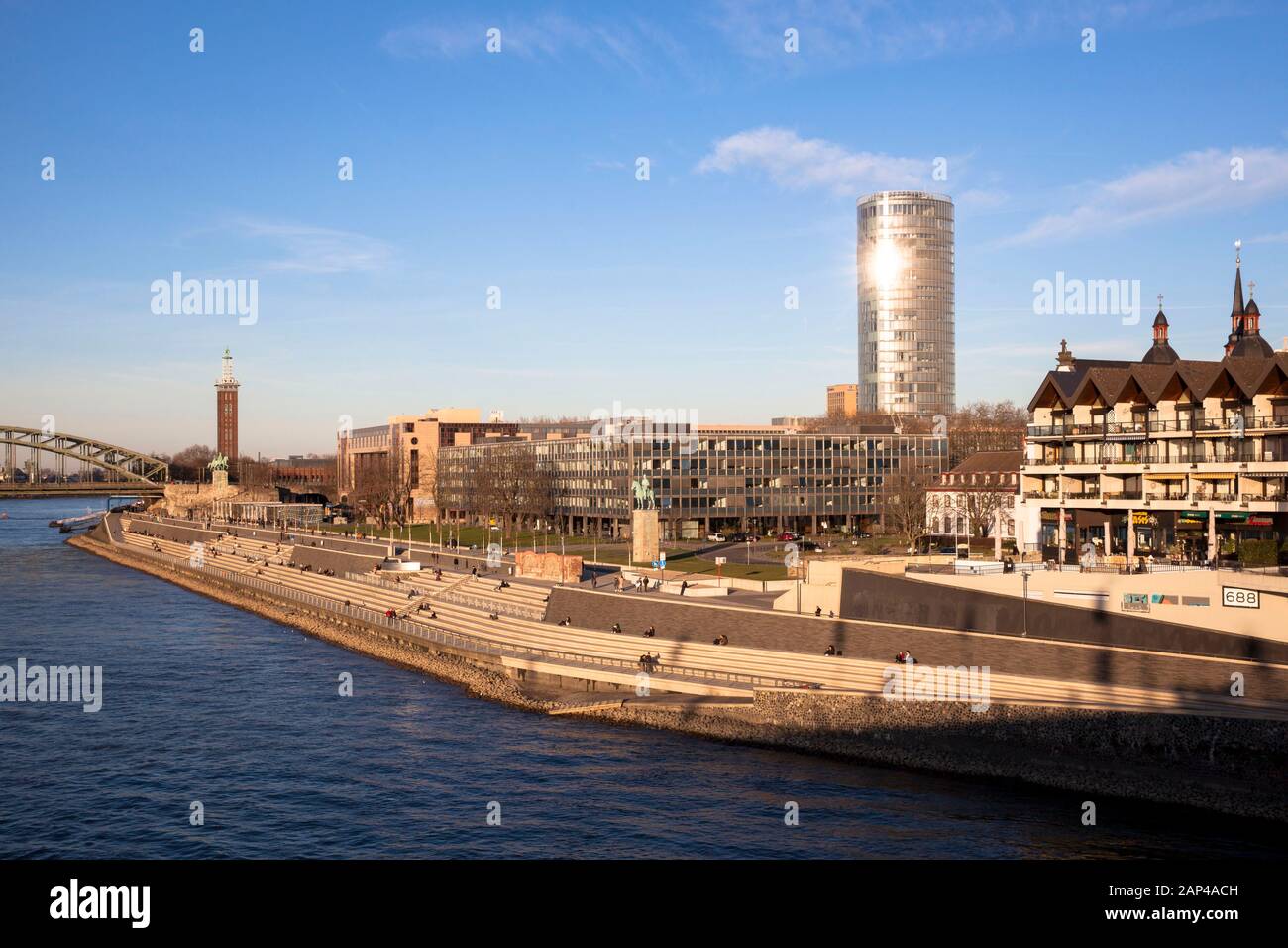 the Rhine boulevard in the district Deutz, old tower of the trade fair and the Lanxess Tower, Cologne, Germany.  der Rheinboulevard in Deutz, alter Me Stock Photo