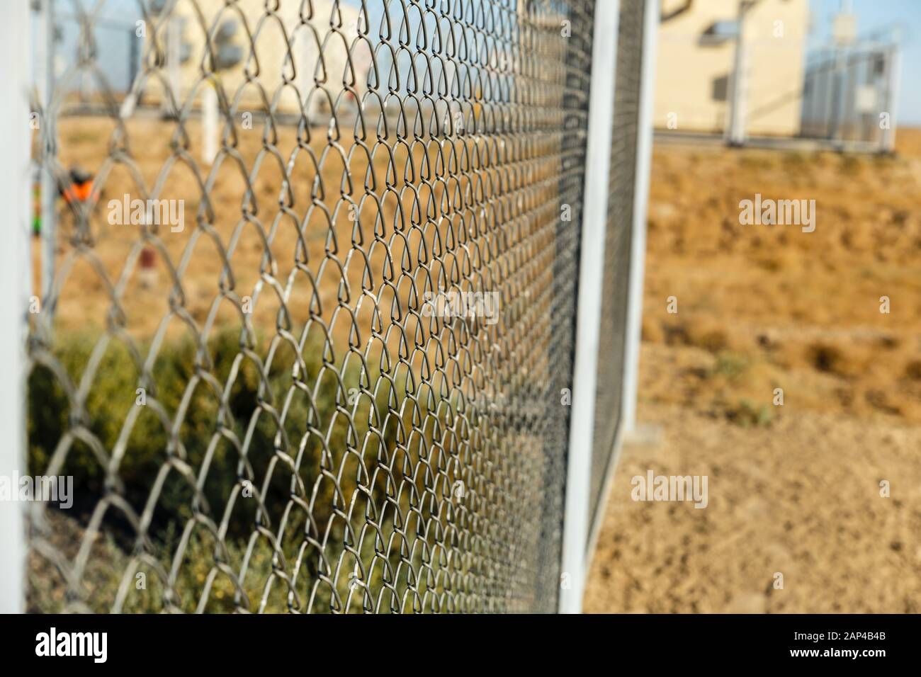 Metal mesh security fencing hi-res stock photography and images - Alamy