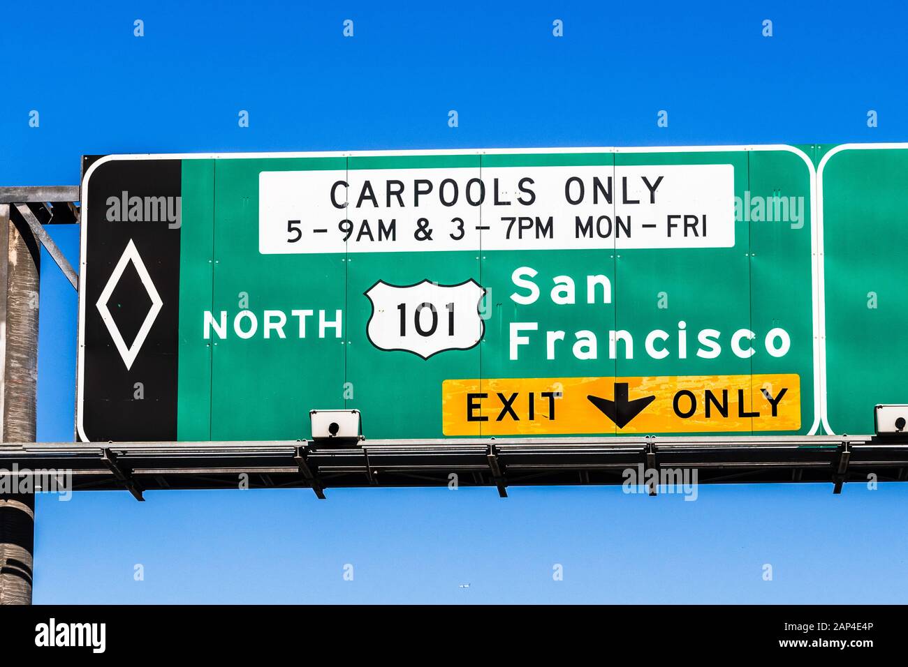 Freeway 101 northbound to San Francisco signage providing directions and the applicable carpool rules; San Francisco bay area, California Stock Photo