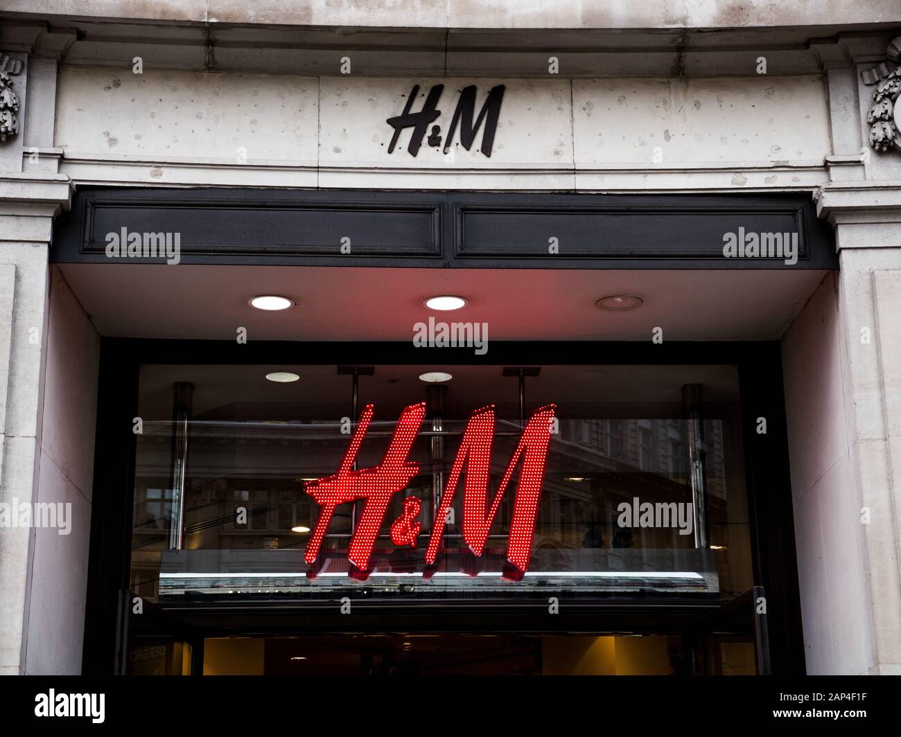 H&m logo shop hi-res stock photography and images - Alamy