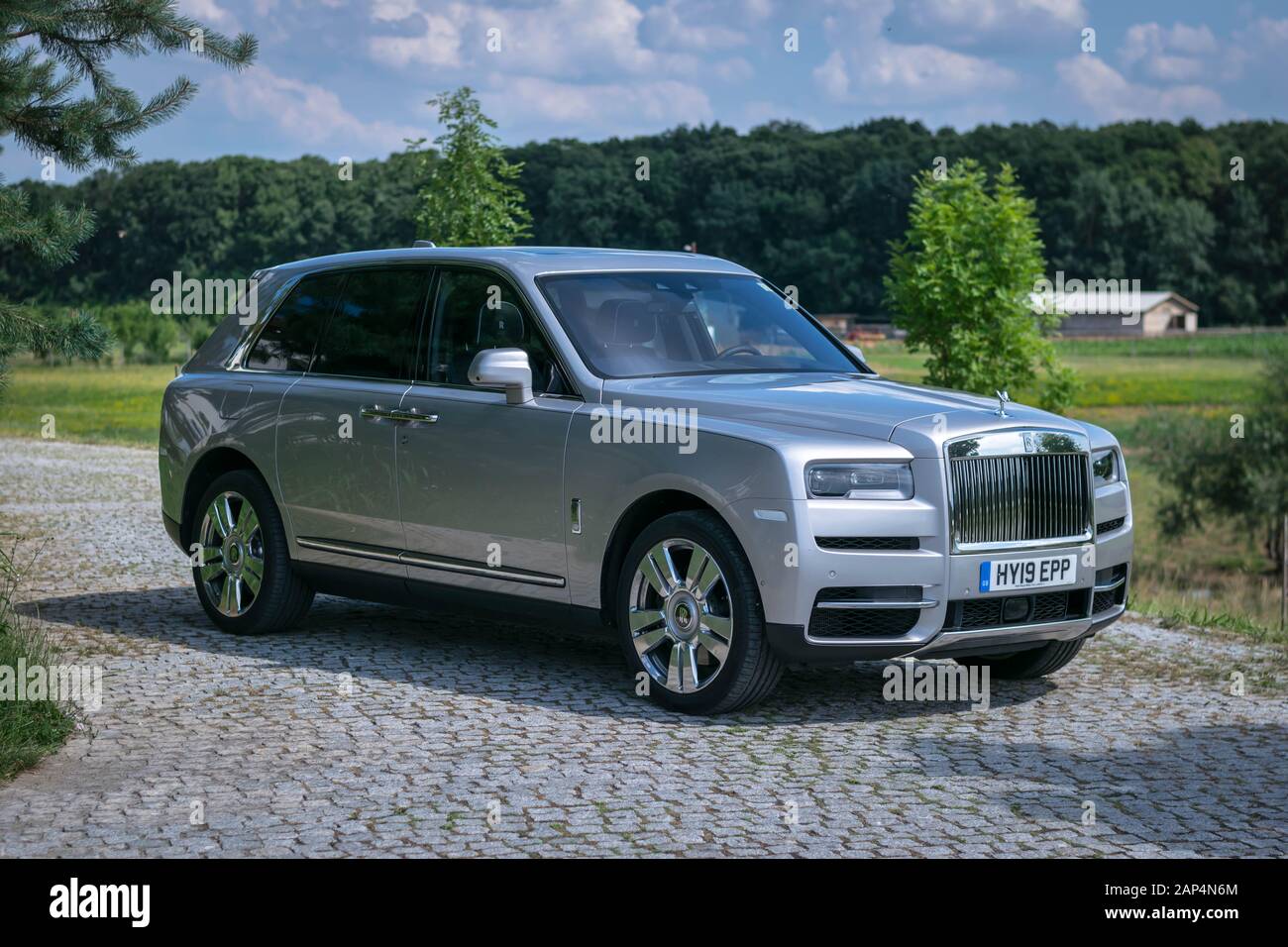 2020 Rolls-Royce Cullinan front 3/4 view Stock Photo