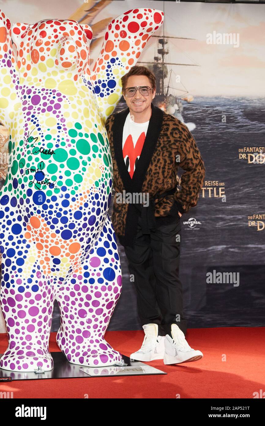 Berlin, Deutschland. 20th Jan, 2020. Robert Downey Jr. at the photocall on the occasion of the press conference for the film launch of 'Dolittle (The Fantastic Journey of Dr. Dolittle)' in the Waldorf Astoria Berlin. | usage worldwide Credit: dpa/Alamy Live News Stock Photo