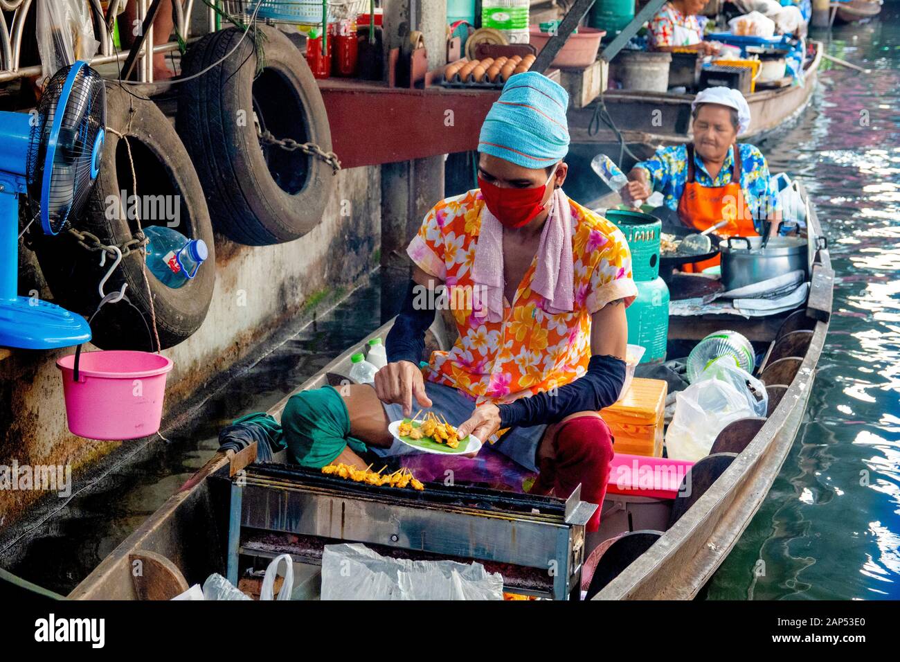 Floating fish market hires stock photography and images Alamy