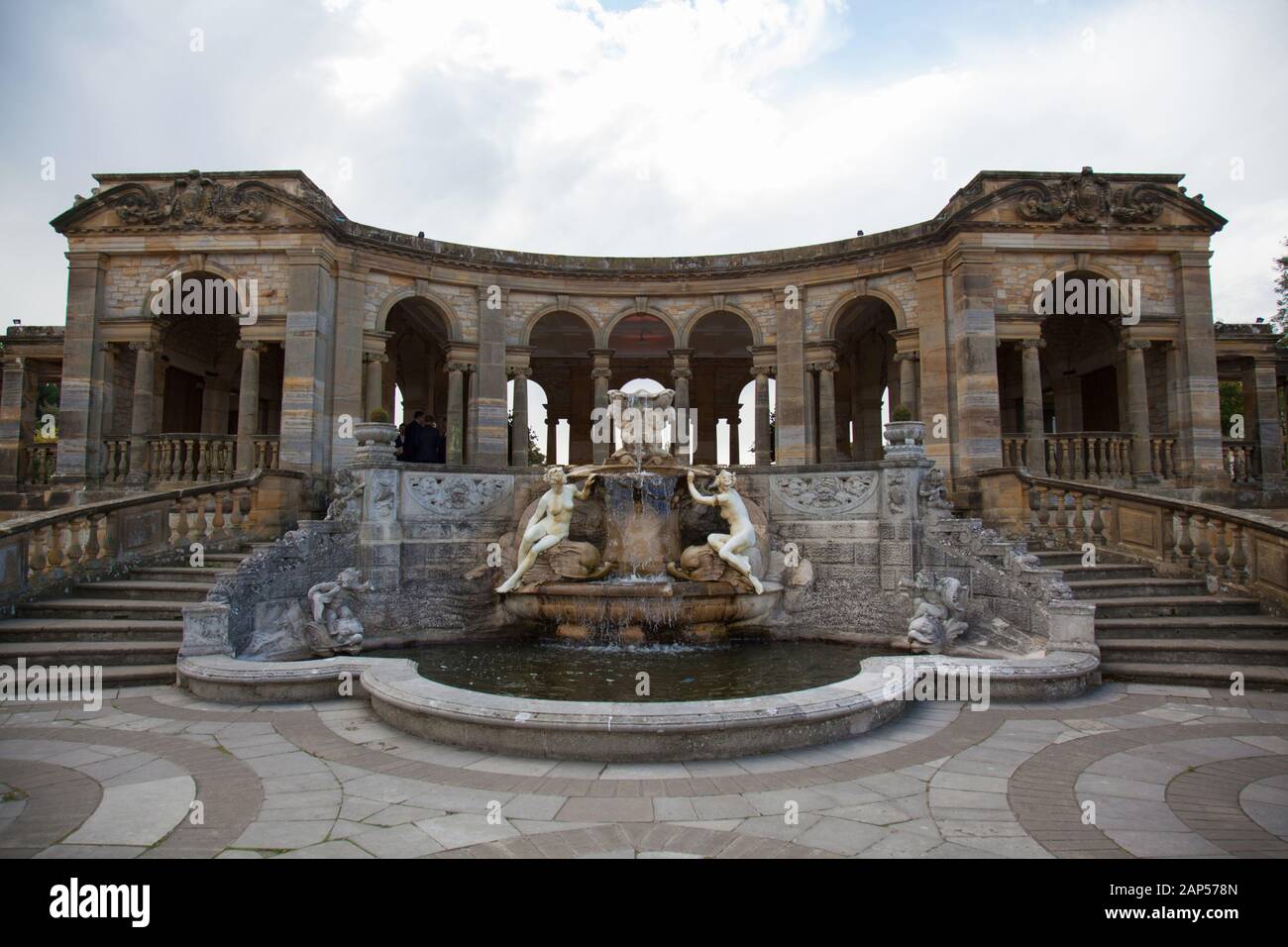 Fountain the italian garden hires stock photography and images Alamy