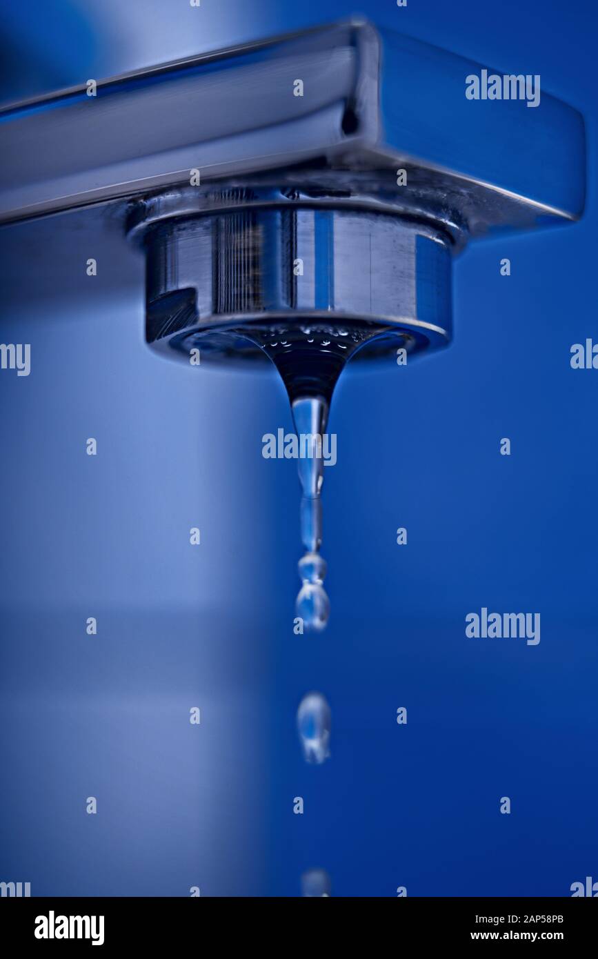 Water flows from a faucet into a sink hi-res stock photography and ...
