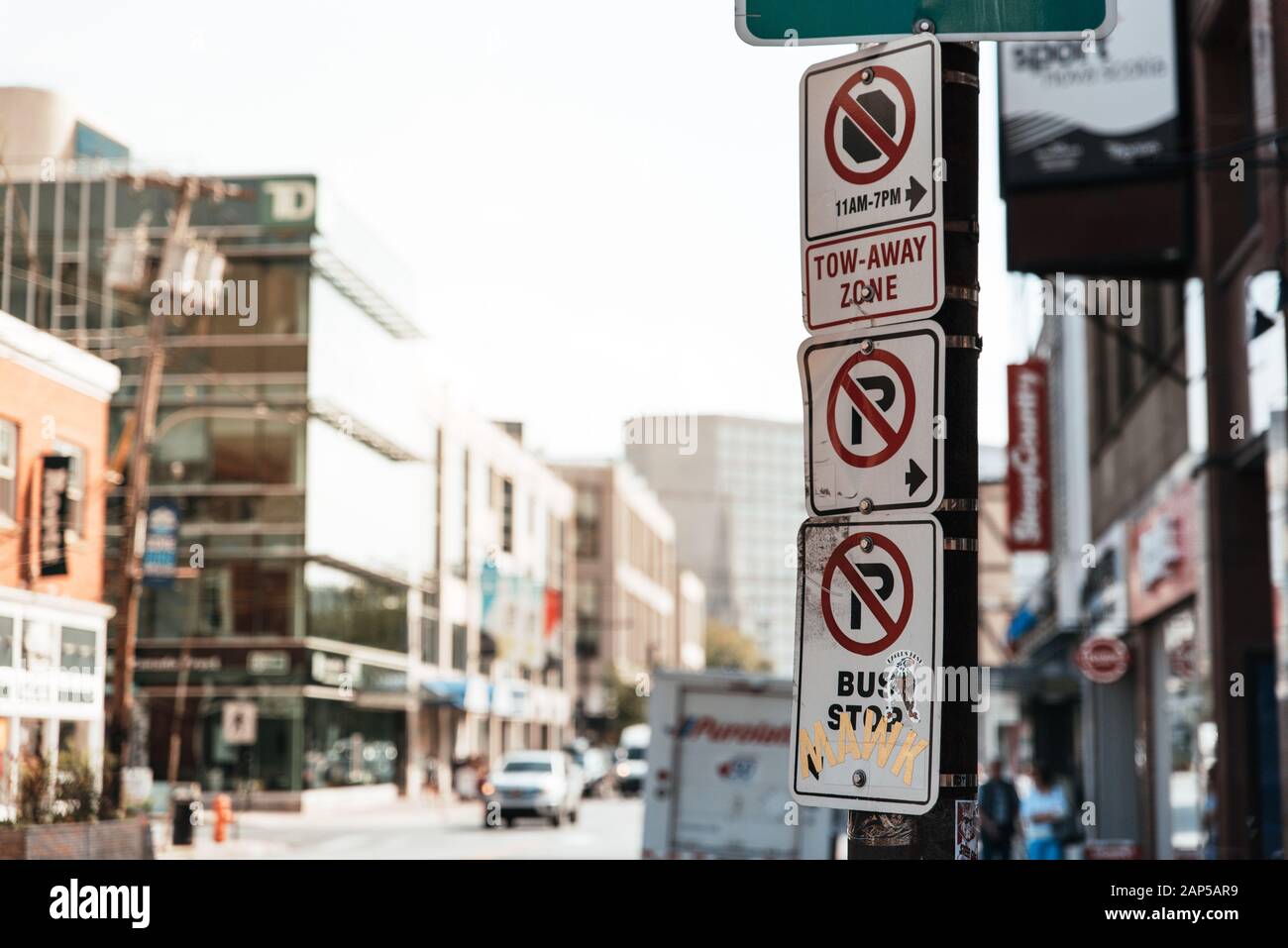 Canadian Parking And No Parking Signs With Detailed Instructions No Parking Allowed Tow Away Zone Stock Photo Alamy Canadian Parking And No Parking Signs With Detailed Instructions No Parking Allowed Tow Away Zone Stock Photo Alamy