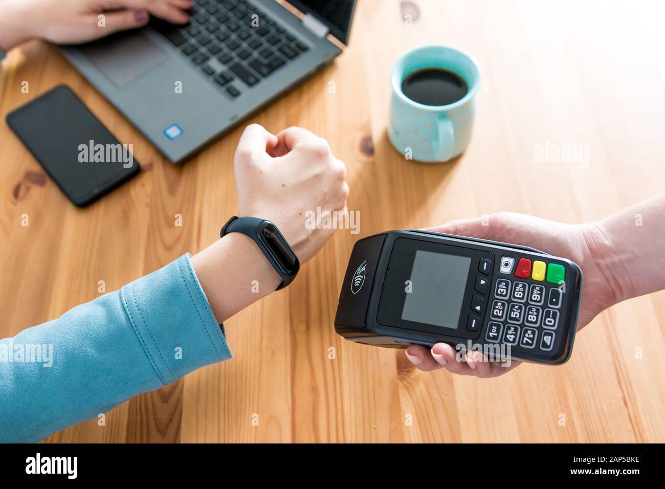 smartwatch contactless payment