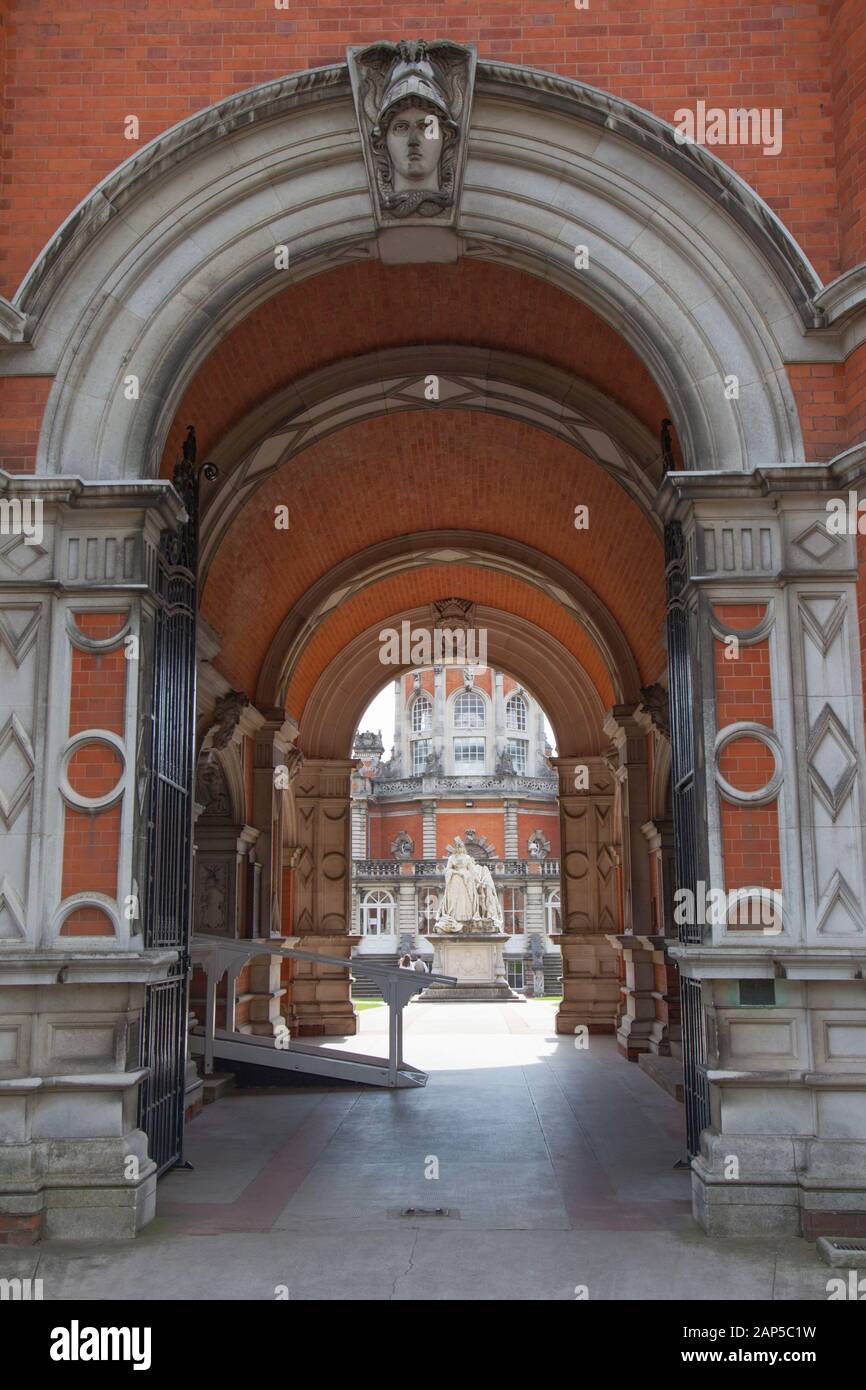 Buildings historical surrey hires stock photography and images Alamy
