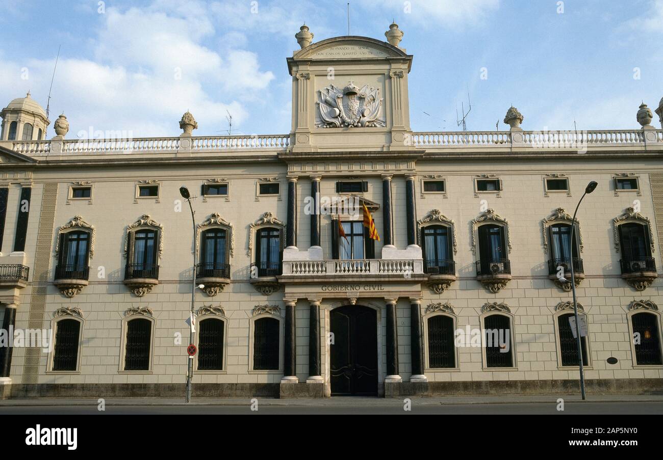Spain, Catalonia, Barcelona. The Old Customs Office, 1790-1792. It housed the Civil Government headquarters (1939-1978). Neoclassical palace built by the architect Juan Miguel de Roncali (1729-1794). Facade. Historical photo, taken in 1993. Stock Photo