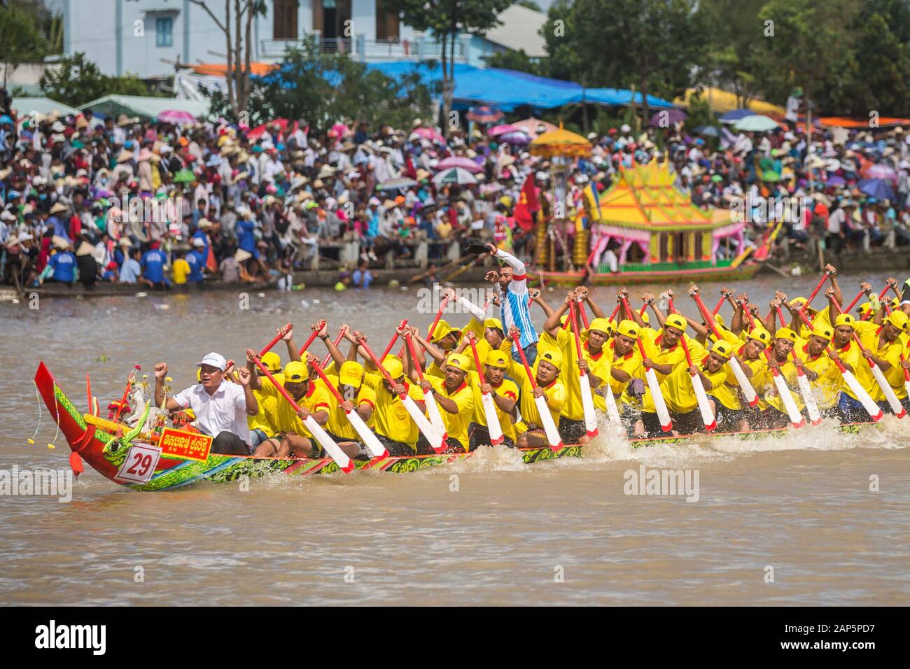 Soc Trang, Vietnam - November 13, 2016: Traditional khmer boat racing named Doi Ghe Ngo held in Soc Trang, November 13, Vietnam. Stock Photo
