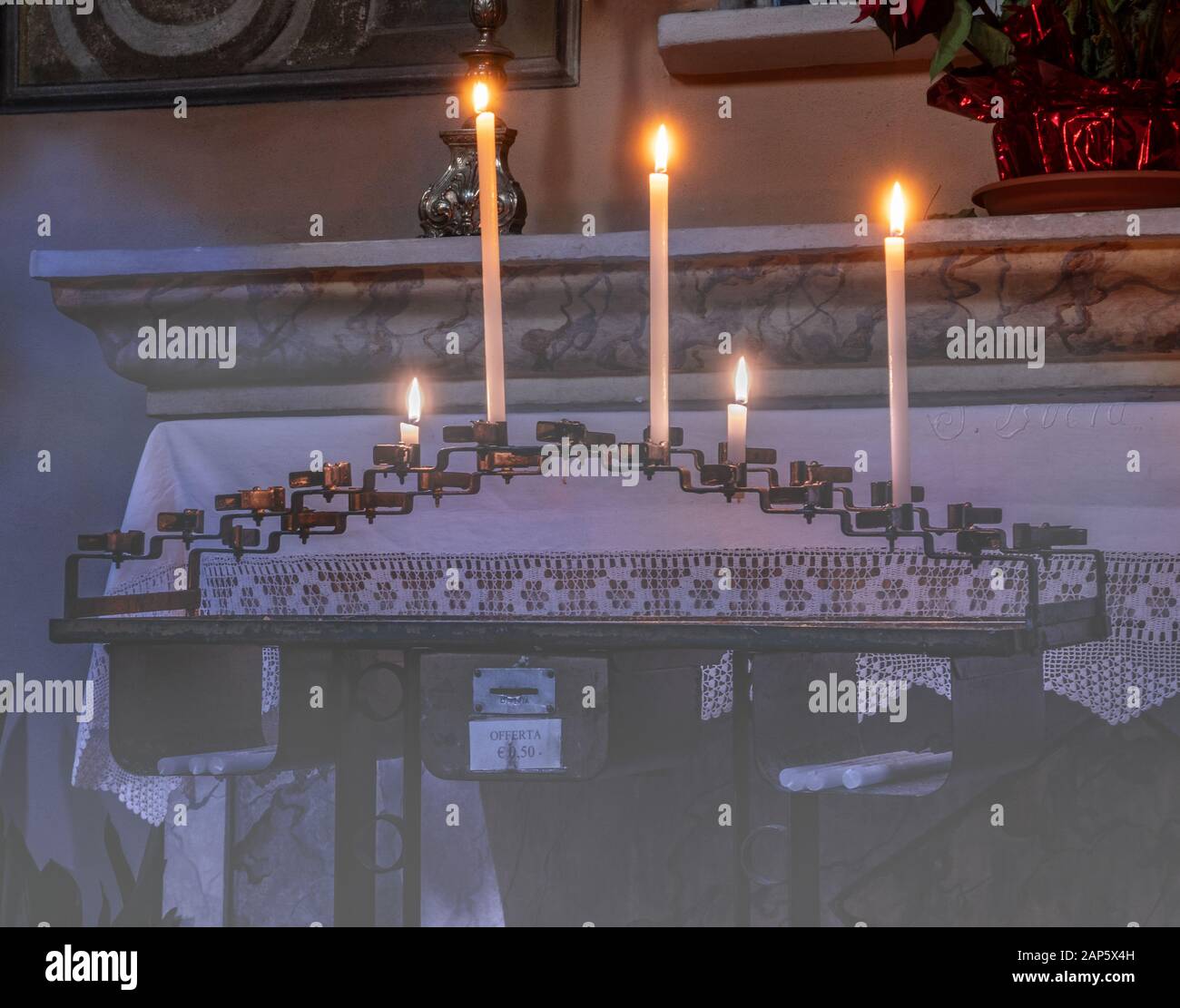 Altar small church hi-res stock photography and images - Alamy