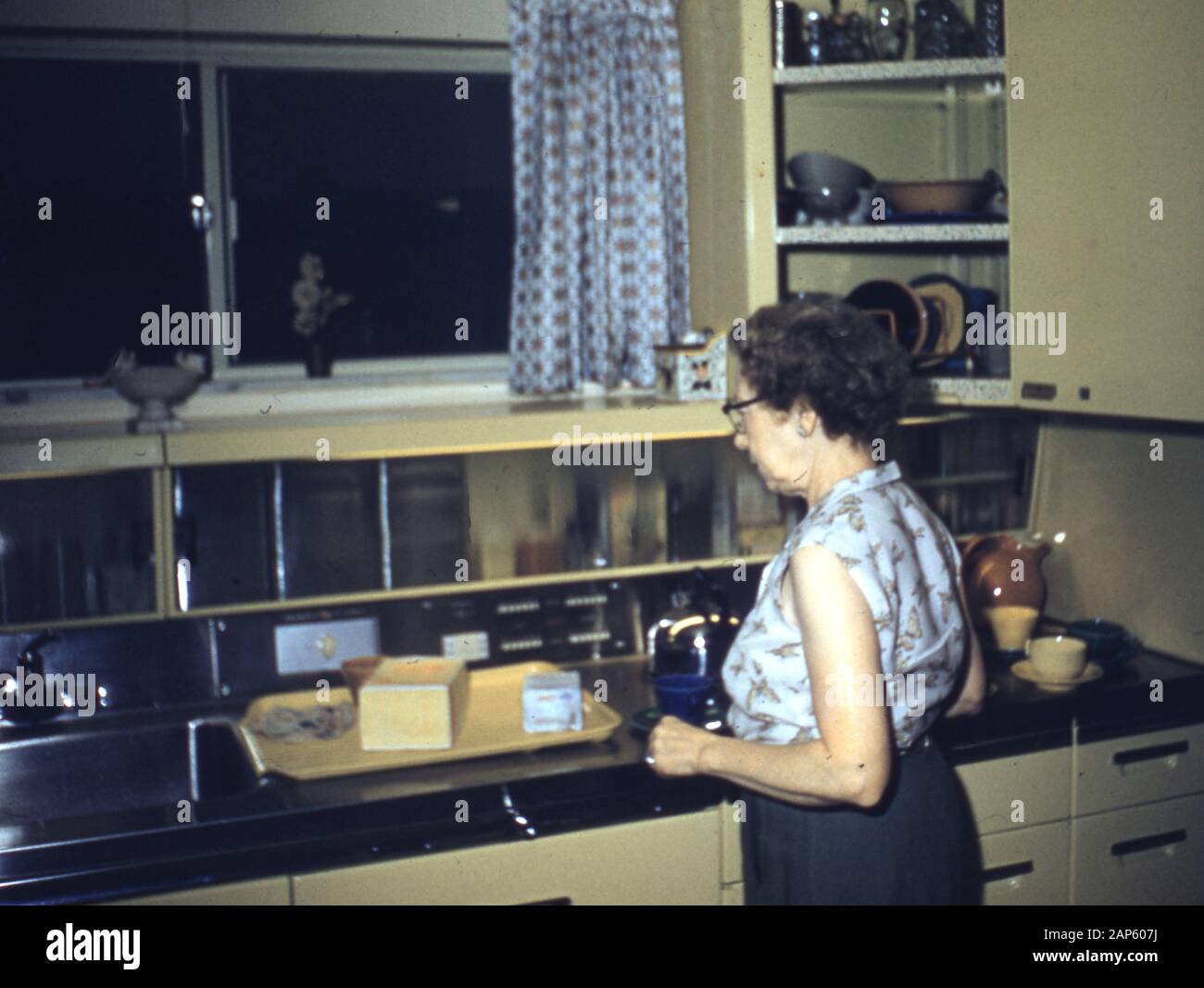 1950 kitchen hi-res stock photography and images - Alamy