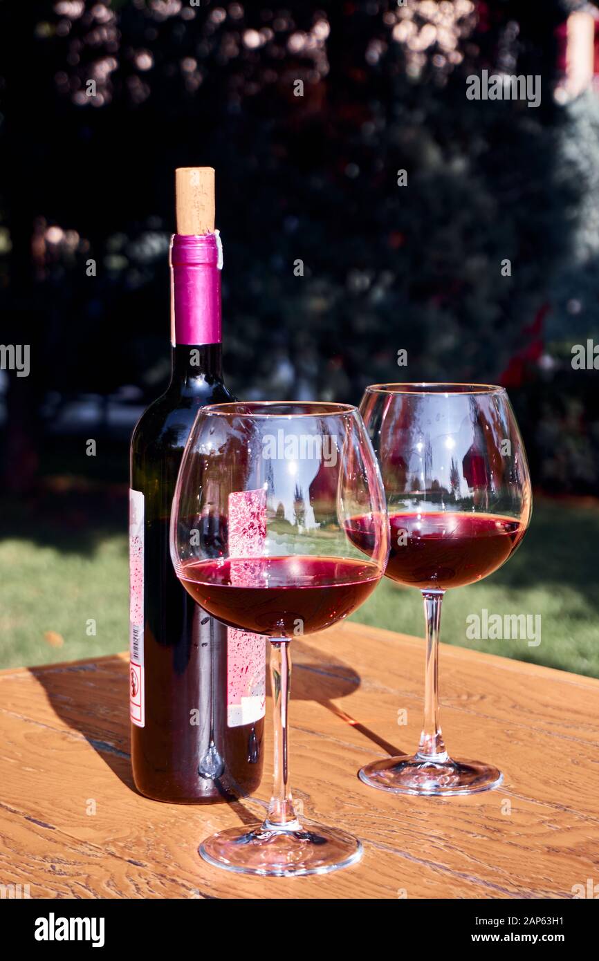 Fine red wine hi-res stock photography and images - Alamy