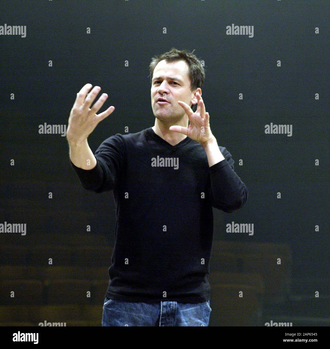 Michael Grandage, director, at a rehearsal of THE TEMPEST by Shakespeare at the Crucible Theatre, Sheffield, England in 2002 Artistic Director of the Crucible from 1999 to 2005 Artistic Director of the Donmar Theatre from 2002 to 2012 Awarded CBE in 2011 Established the Michael Grandage Company in 2011 Stock Photo