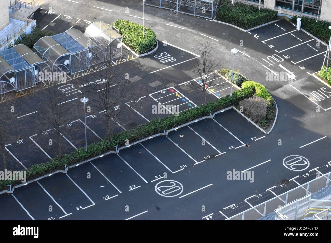 Top down parking lot hi-res stock photography and images - Alamy