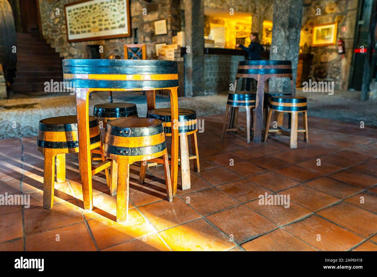 Barrel table and chairs hi res stock photography and images Alamy