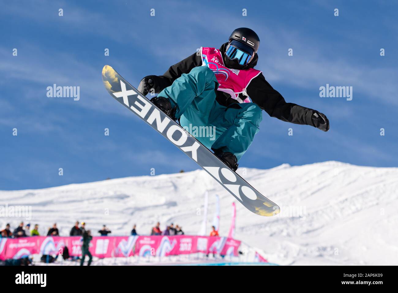 LAUSANNE, SWITZERLAND. 21th, Jan 2020. HIRANO Ruka (JPN) competes in the Men's Snowboard Halfpipe competitions during the Lausanne 2020 Youth Olympic Games at Leysin Park & Pipe on Tuesday, 21 January 2020. LAUSANNE, SWITZERLAND. Credit: Taka G Wu/Alamy Live News Stock Photo