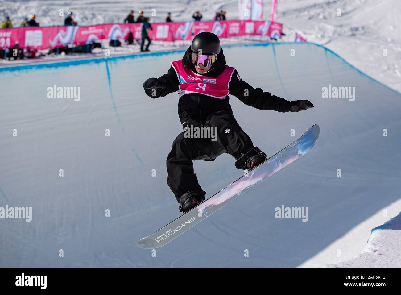 LAUSANNE, SWITZERLAND. 21th, Jan 2020. LEE Hyun-Jun (KOR) competes in the Men's Snowboard Halfpipe competitions during the Lausanne 2020 Youth Olympic Games at Leysin Park & Pipe on Tuesday, 21 January 2020. LAUSANNE, SWITZERLAND. Credit: Taka G Wu/Alamy Live News Stock Photo