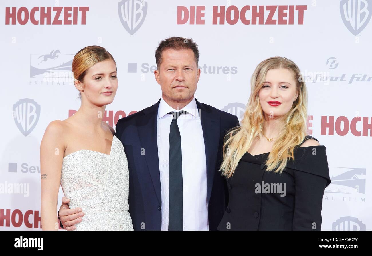 Berlin Germany 21st Jan 2020 Til Schweiger Actor Comes With His Daughters Lilli Schweiger L And