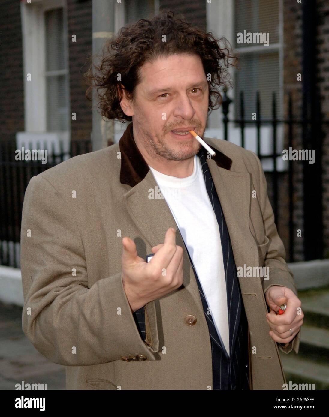 Celebrity chef Marco Pierre-White leaving the divorce courts in Holborn in  2008 Stock Photo - Alamy
