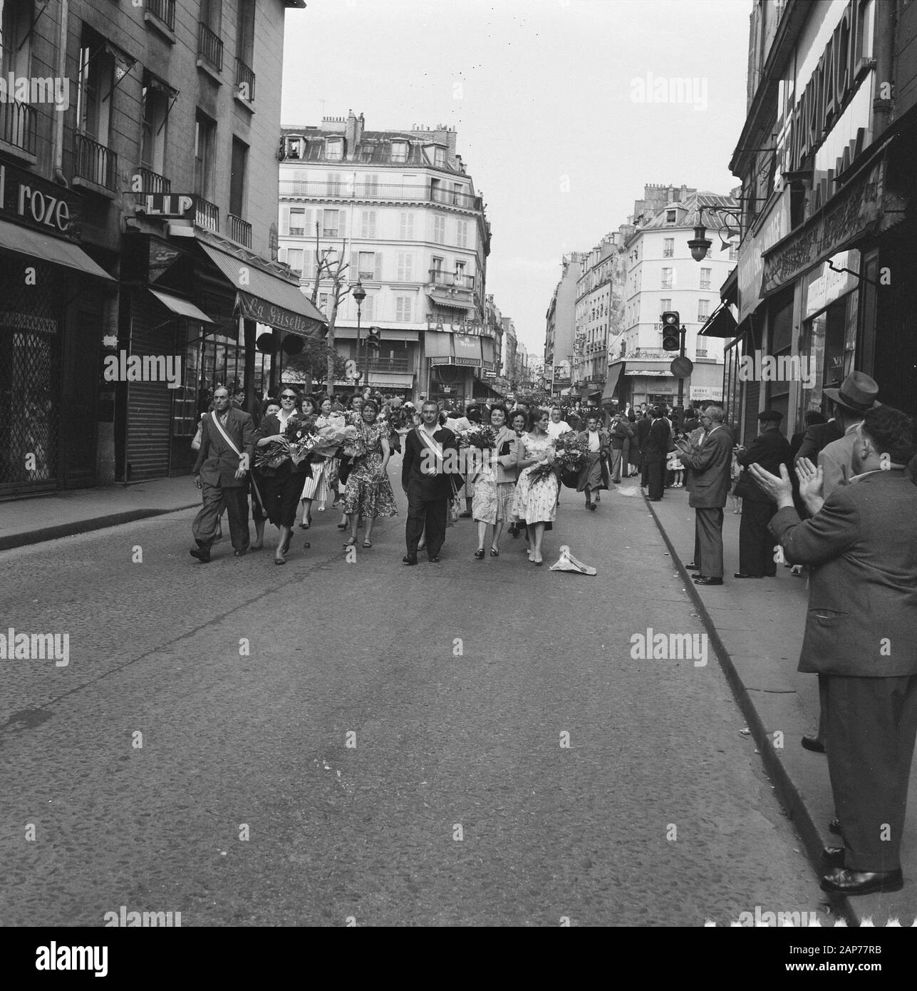Demonstrations in Paris for De Gaulle Date: June 1, 1958 Location: France, Paris Keywords: Demonstrations Personal name: Gaulle, Charles de Stock Photo