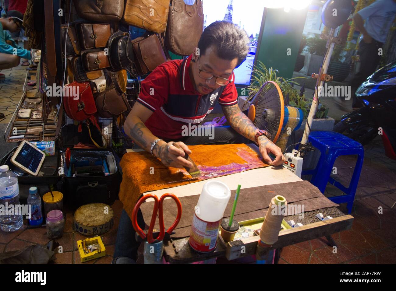 Bangkok thailand artesan artcraft doing leather bags thai asia a hires stock photography and
