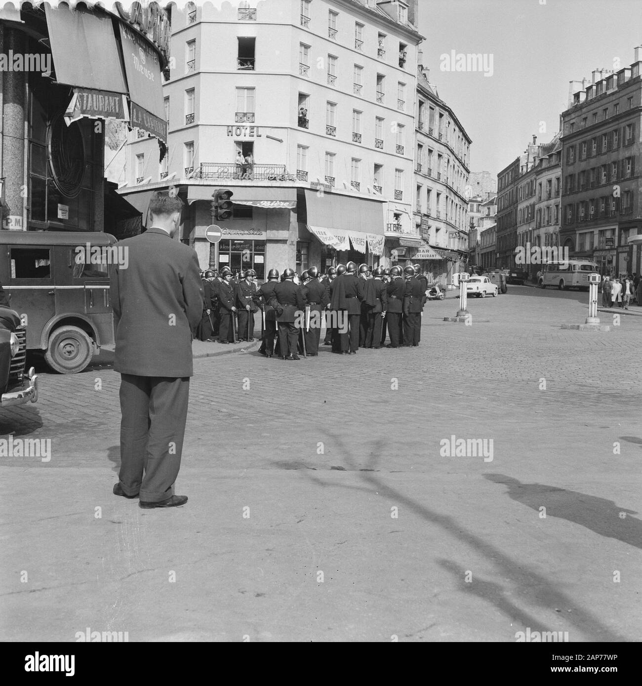 Demonstrations in Paris for De Gaulle Date: June 1, 1958 Location: France, Paris Keywords: Demonstrations Personal name: Gaulle, Charles de Stock Photo
