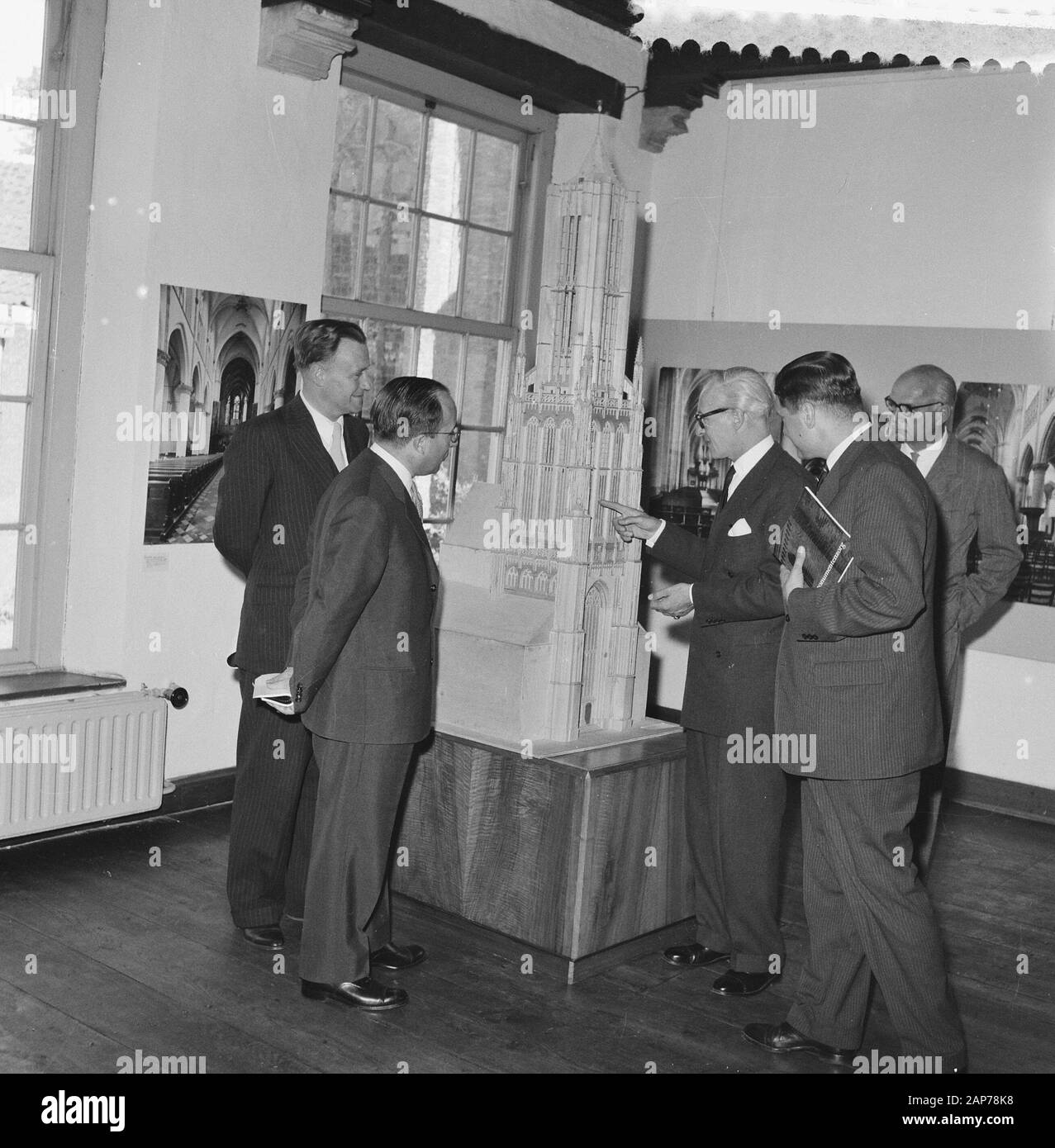 The Minister of Education Arts & Sciences, His Excellency Mr. J.M.T.Th. Cals opens at museum Prinsenhof in Delft the exhibition Monumentenzorg Date: 20 June 1959 Location: Delft, Zuid-Holland Personal name: Cals, Joseph Stock Photo