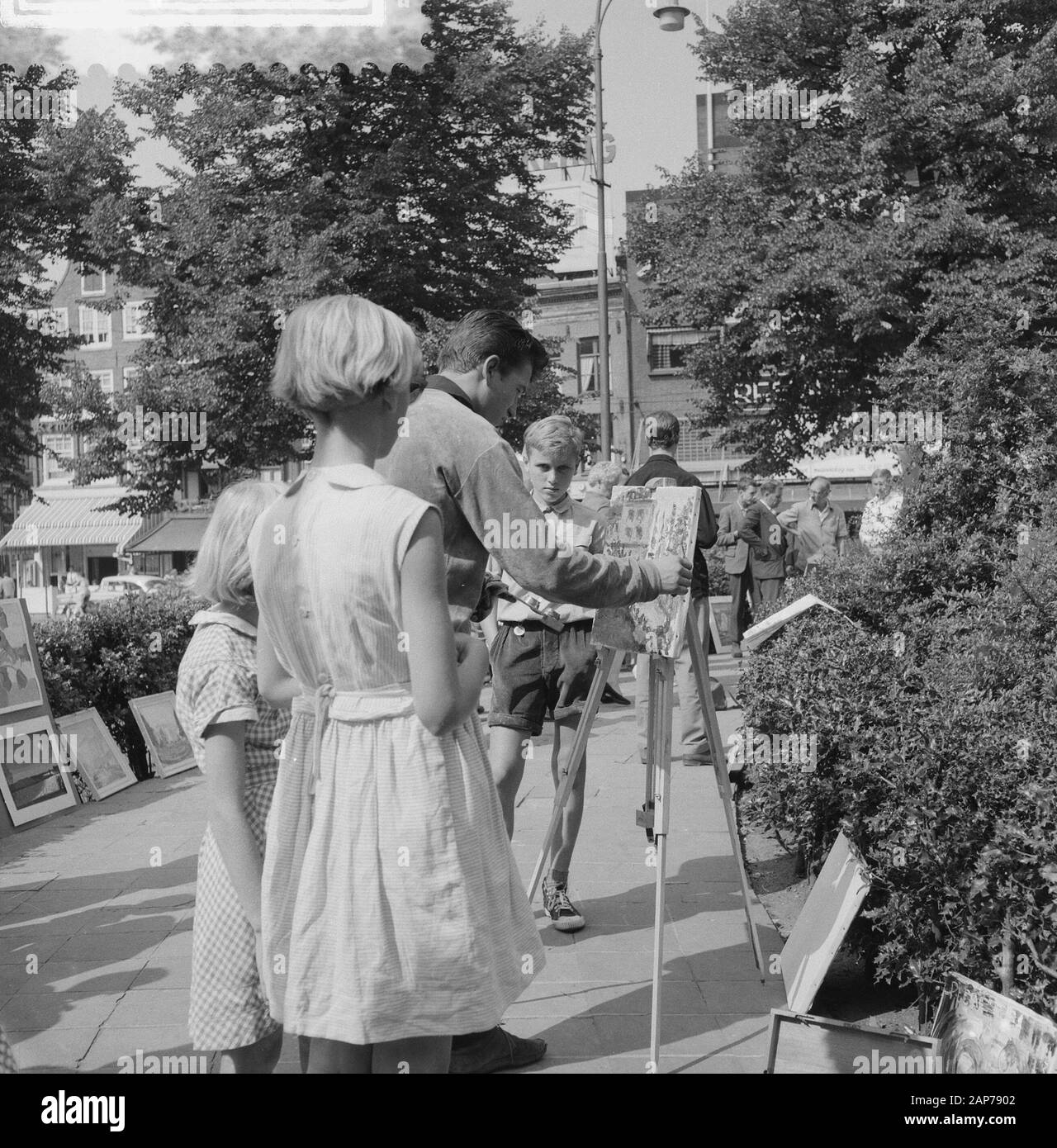 Artistic activities at Rembrandtplein, 18 year old painter J.H. Boeree painting Date: 19 August 1959 Location: Amsterdam, Noord-Holland Keywords: painters, squares Personal name: Boeree, J.H. Stock Photo