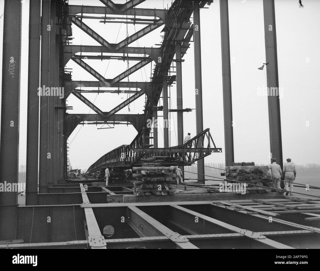 Bailey bridge te Vianen Date: 20 December 1948 Location: Utrecht, Vianen Keywords: BRIDGE Stock Photo