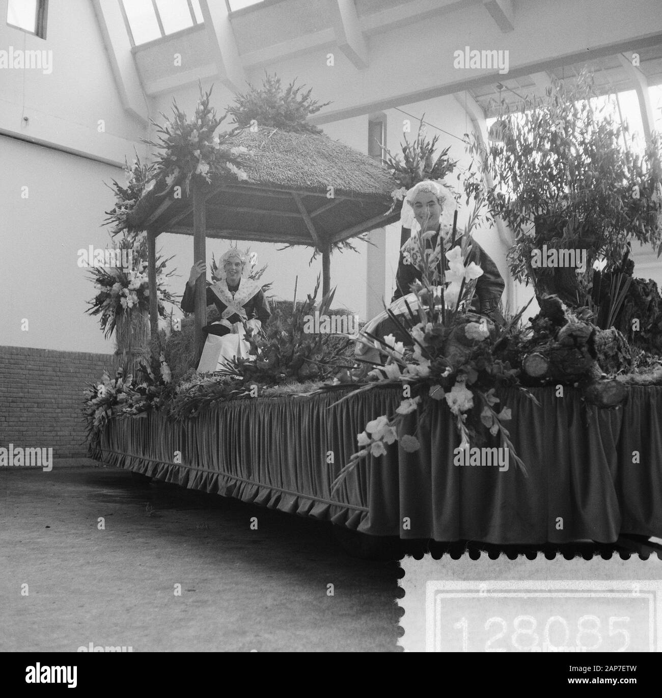 Flower Corso Rijnsburg. A float Date: 4 August 1961 Location: Rijnsburg, Zuid-Holland Keywords: flower corsos Stock Photo