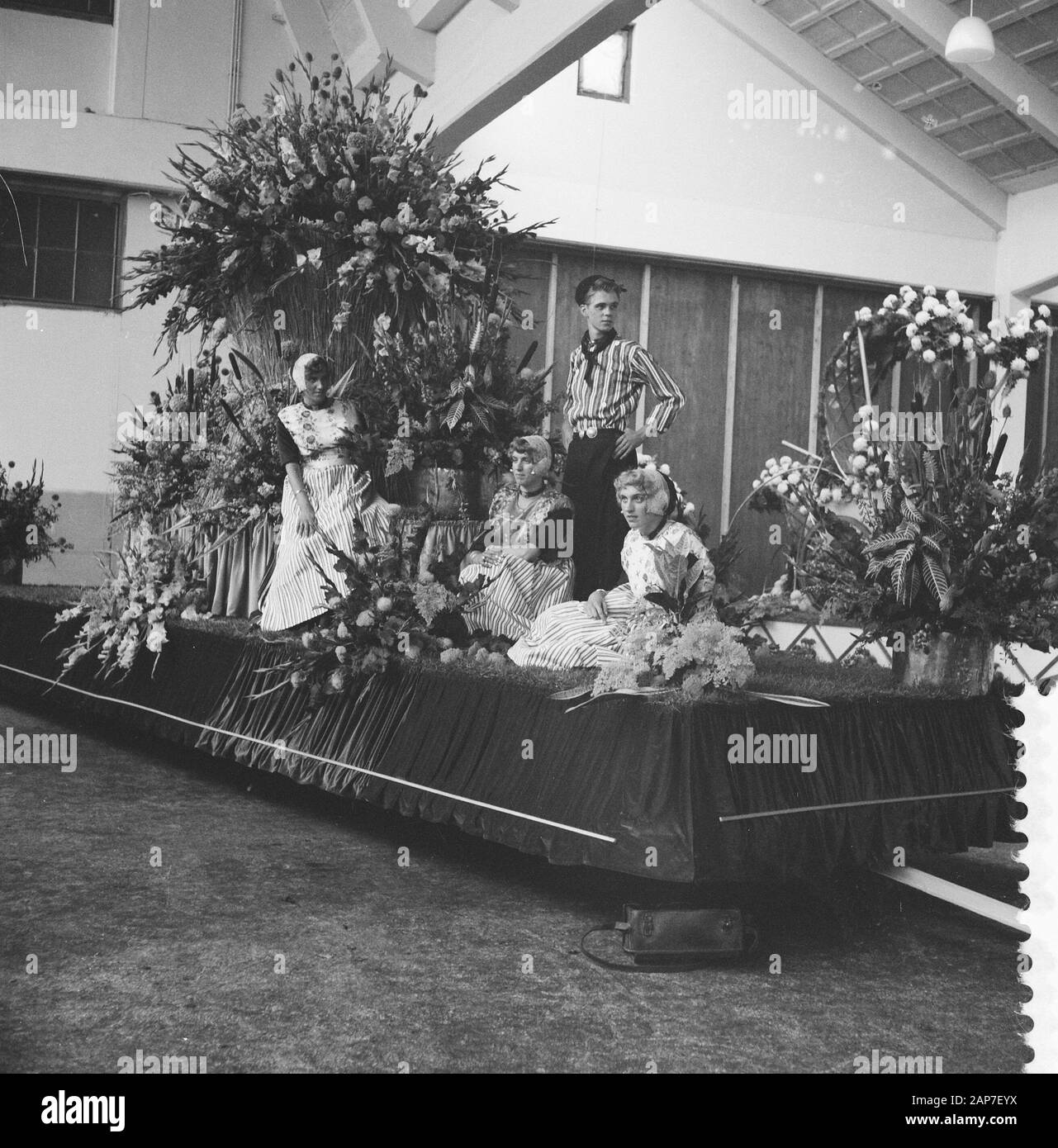 Flower Corso Rijnsburg. Floating float Date: 4 August 1961 Location: Katwijk, Rijnsburg, Zuid-Holland Keywords: bloemencorsos Stock Photo