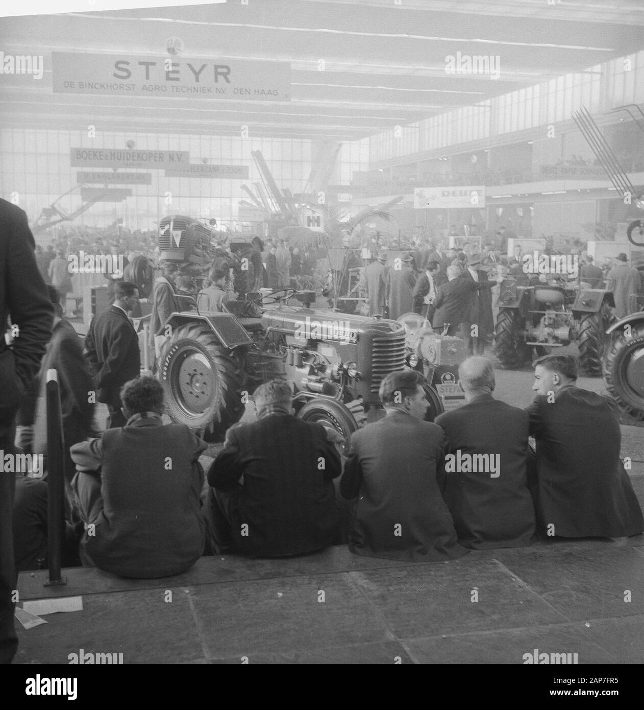 Visit of Agricultural Exhibition in the RAI. Row farmers rest from Date: 23 January 1962 Keywords: FARMER, AGRICULTURE, visits, exhibitions Institution name: RAI Stock Photo