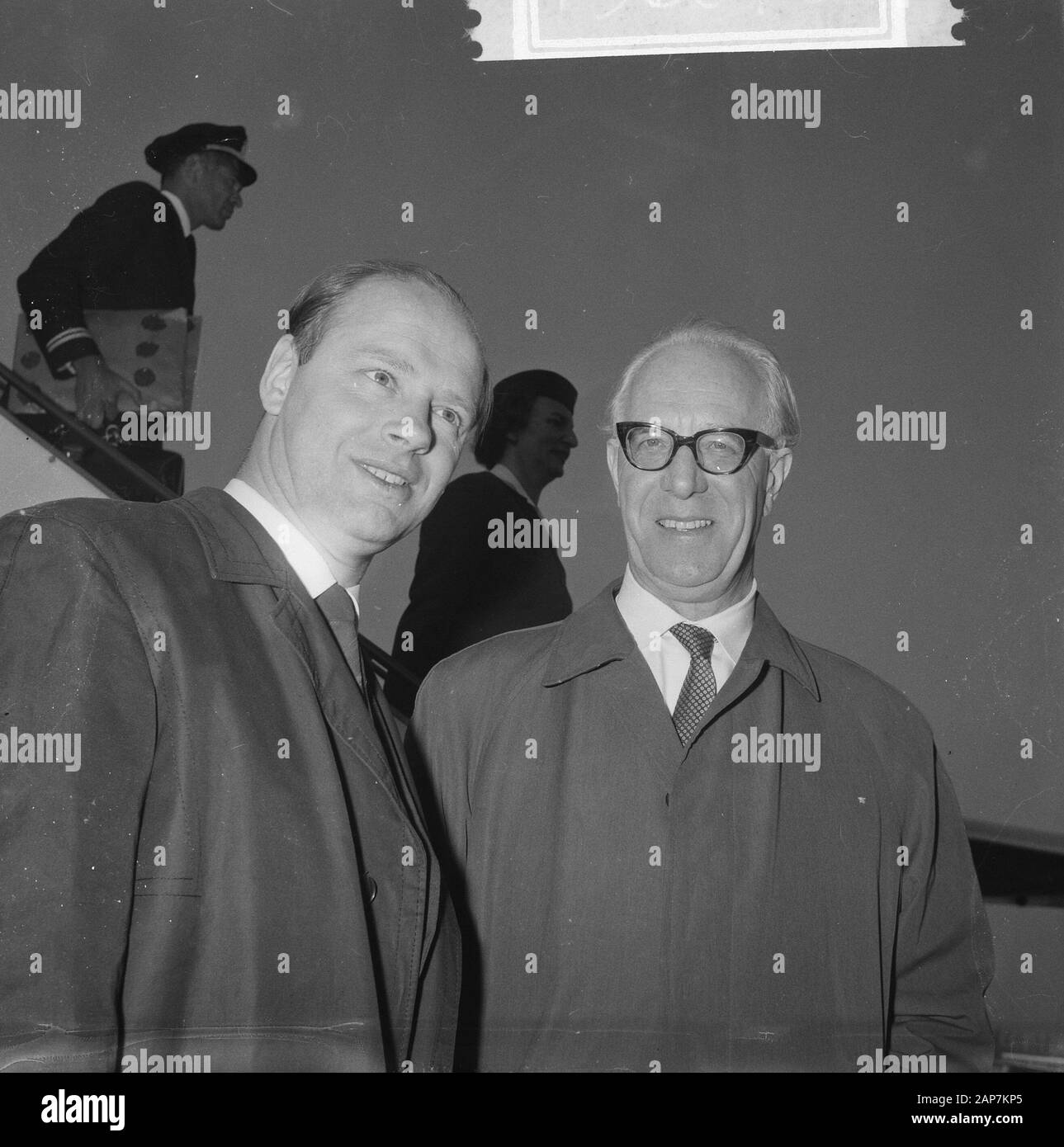 Bernard Haitink and Euchen Jochum back from Tokyo Date: 3 May 1962 Location: Japan, Tokyo Personname: Bernard Haitink Stock Photo
