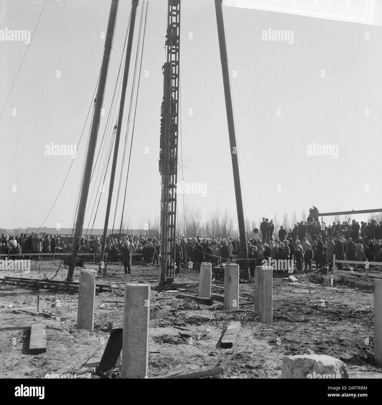 Mayor Van Hall 1e paal Institute Arts & Industry (Amstelveenseweg), reports and overviews Date: March 9, 1964 Keywords: mayors Stock Photo