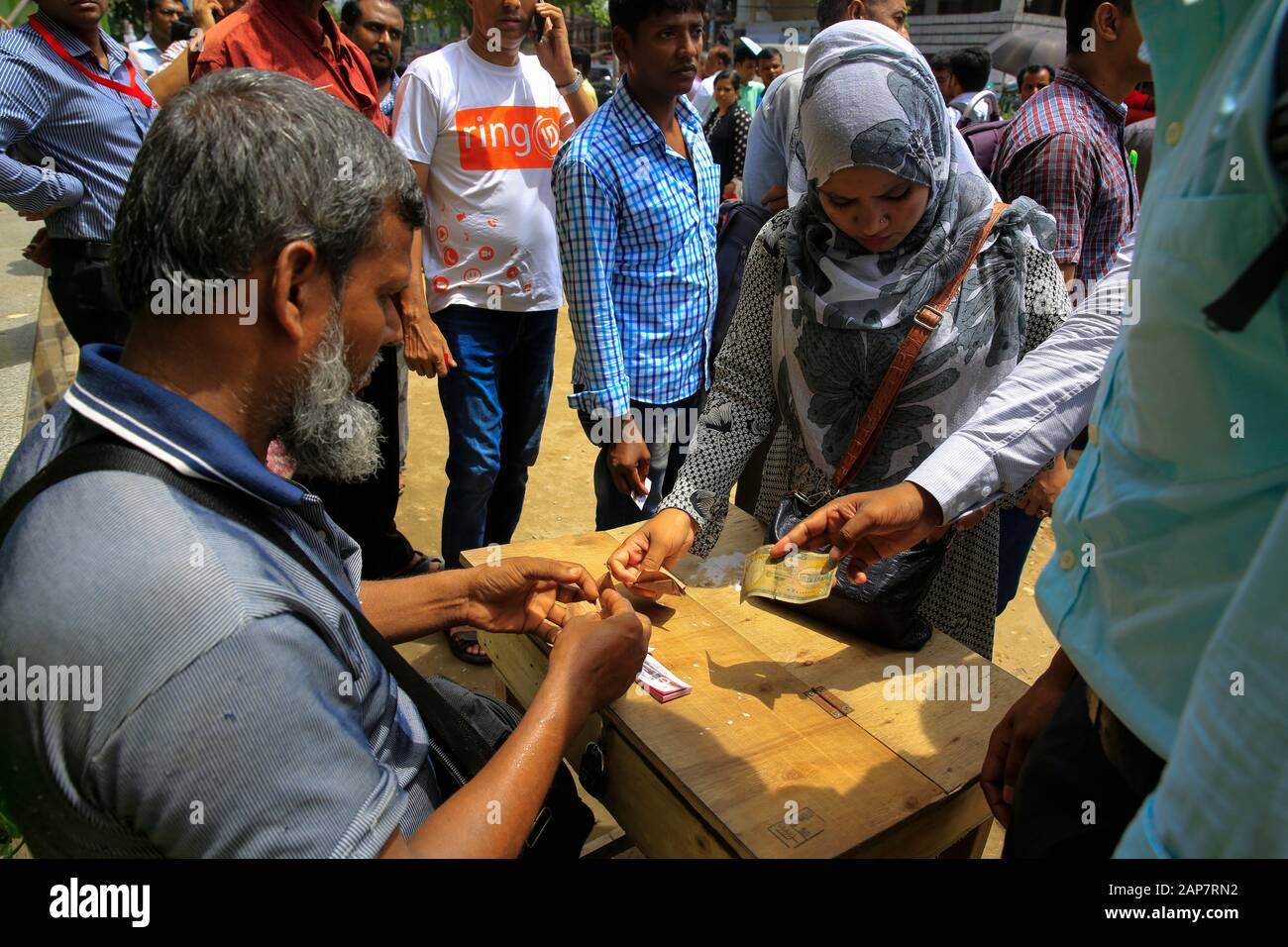 Commuters buying tickets for city bus in Dhaka, Bangladesh Stock Photo